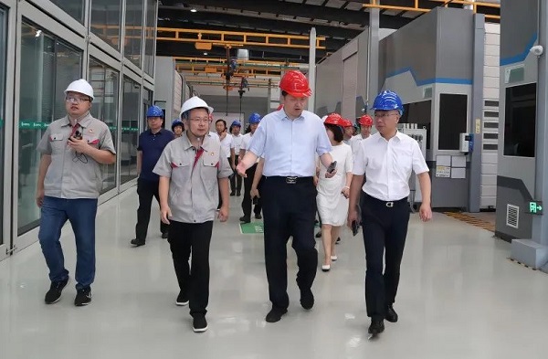 領(lǐng)導(dǎo)現(xiàn)場(chǎng)觀(guān)摩中集凌宇