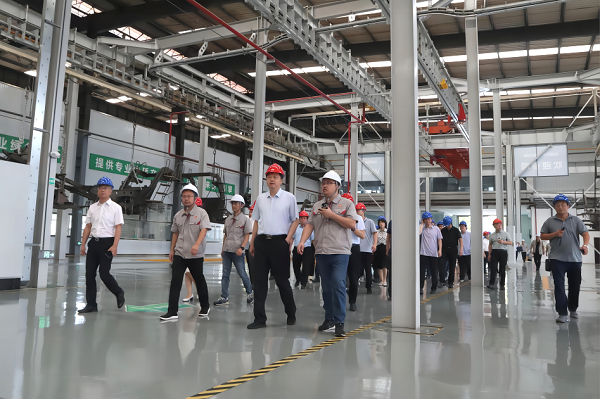 領(lǐng)導(dǎo)現(xiàn)場(chǎng)觀(guān)摩中集凌宇