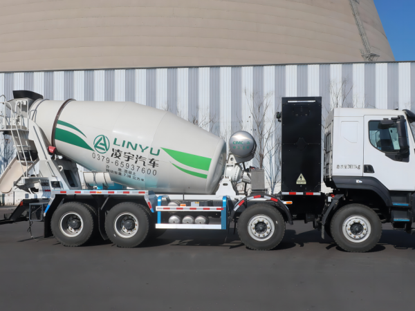 寶馬展榮耀見證，中集凌宇純電動攪拌車斬獲“2024工程機(jī)械行業(yè)TOP10年度榜·明星產(chǎn)品質(zhì)量之星獎(jiǎng)”