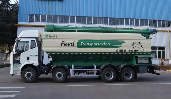 散裝飼料運(yùn)輸車(chē)的特點(diǎn)介紹！