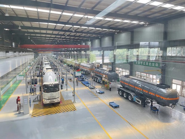 堅守一線戰(zhàn)高溫，齊心協(xié)力保生產